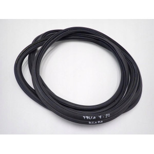 Ущільнювач дверного проходу задній лівий Tesla Model Y (MY)  1497675-00-C 149767500C 1497675 Original Б/У